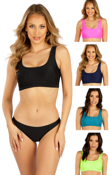 Bikini sport top with pads.