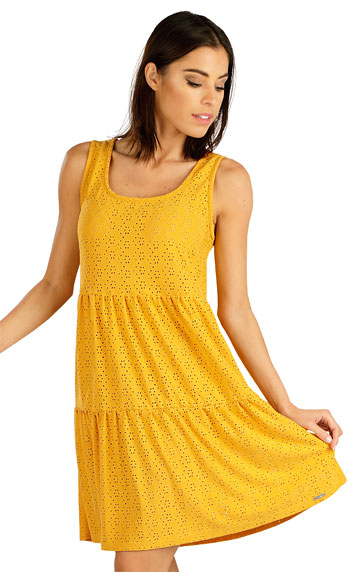 Woman´s sleeveless dress.