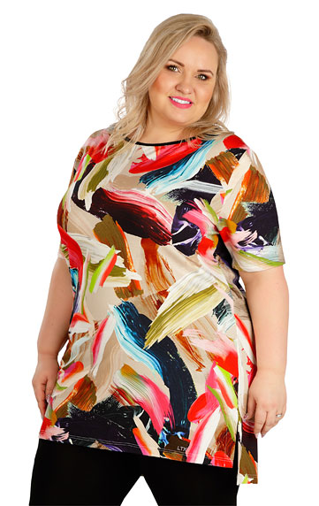Women´s tunic with short sleeves.