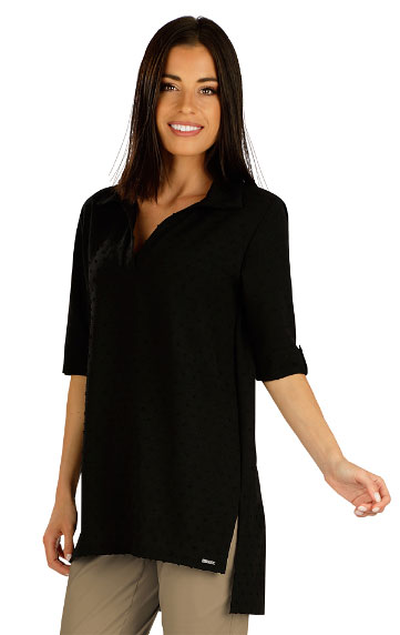 Women´s blouse with short sleeves.