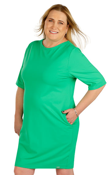 Women´s dress with short sleeves.
