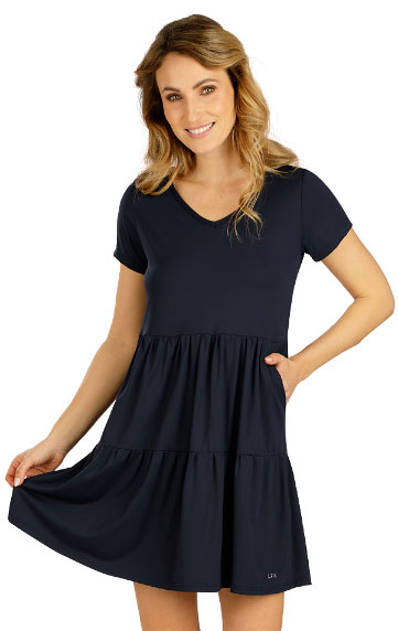 Women´s dress with short sleeves.