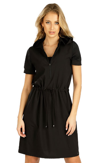 Women´s dress with short sleeves.