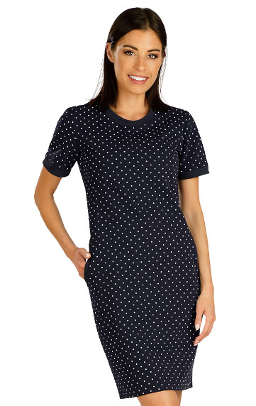Women´s dress with short sleeves.