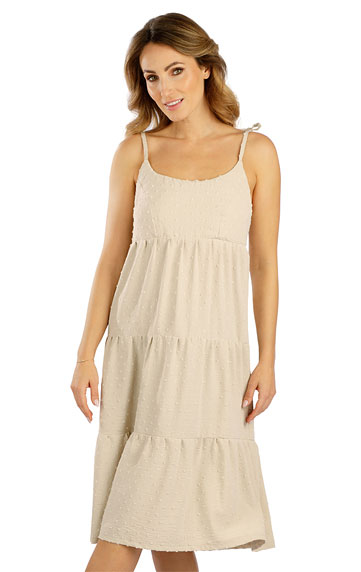 Women´s dress with adjustable straps.