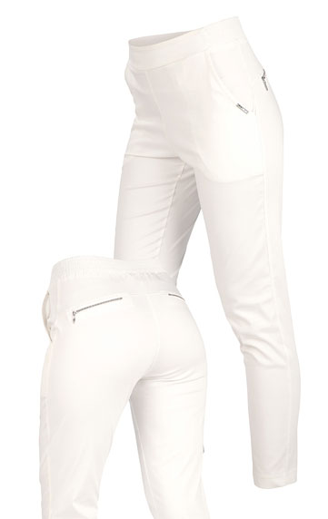 Women´s classic waist trousers.