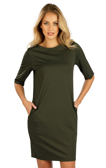 Women´s dress with short sleeves.