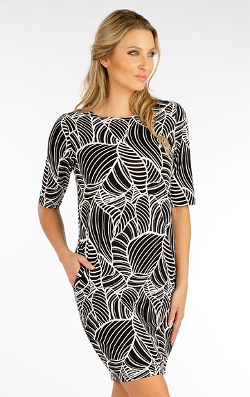 Women´s dress with short sleeves.