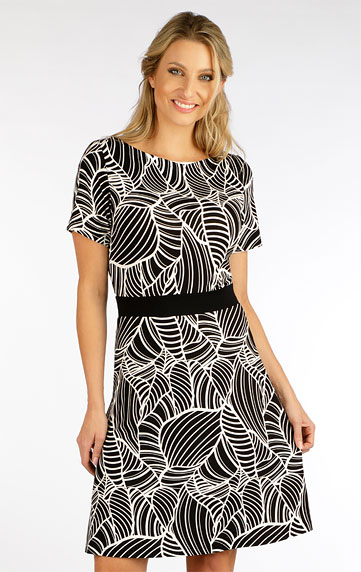 Women´s dress with short sleeves.