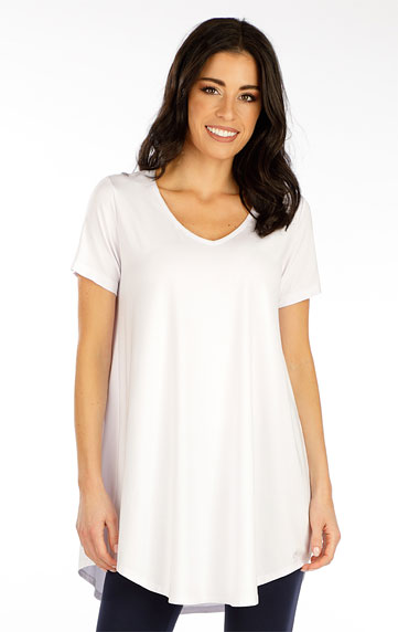 Women´s tunic with short sleeves.