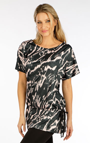Women´s tunic with short sleeves.