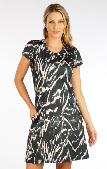 Women´s dress with short sleeves.