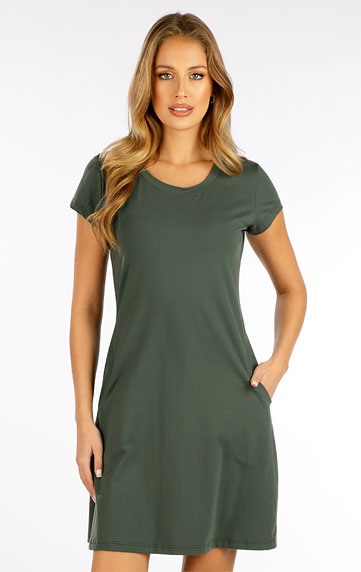 Women´s dress with short sleeves.