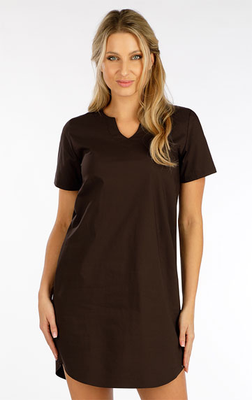 Women´s dress with short sleeves.