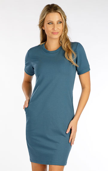 Women´s dress with short sleeves.