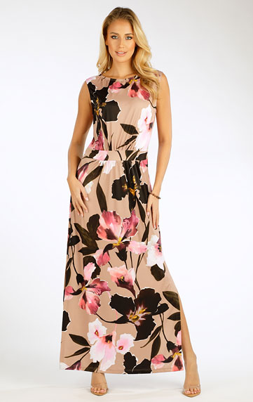 Woman´s long sleeveless dress.