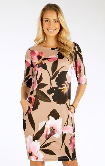 Women´s dress with short sleeves.