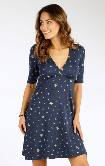 Women´s dress with short sleeves.