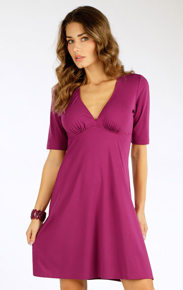 Women´s dress with short sleeves.