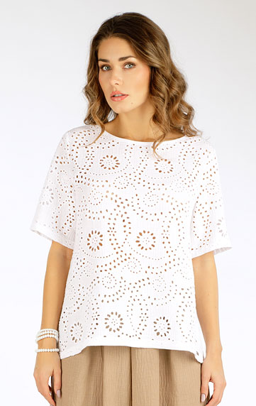 Women´s blouse with short sleeves.
