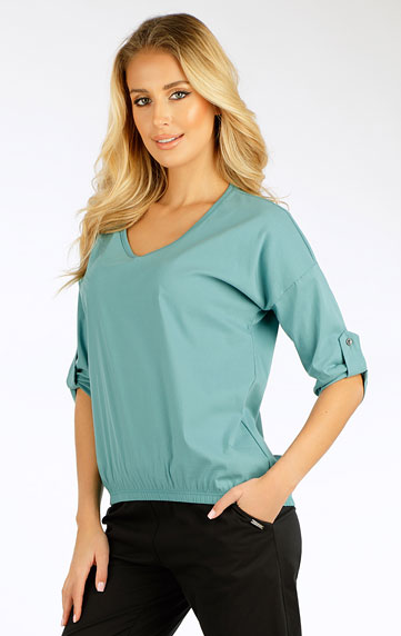 Women´s blouse with short sleeves.