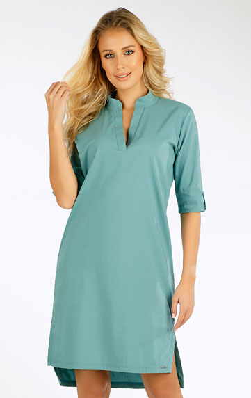Women´s dress with short sleeves.