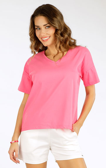 Women´s blouse with short sleeves.