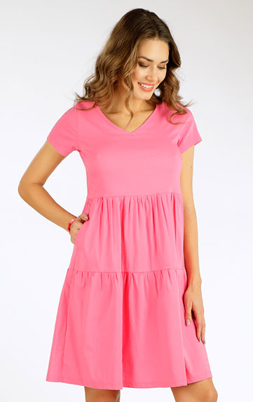 Women´s dress with short sleeves.