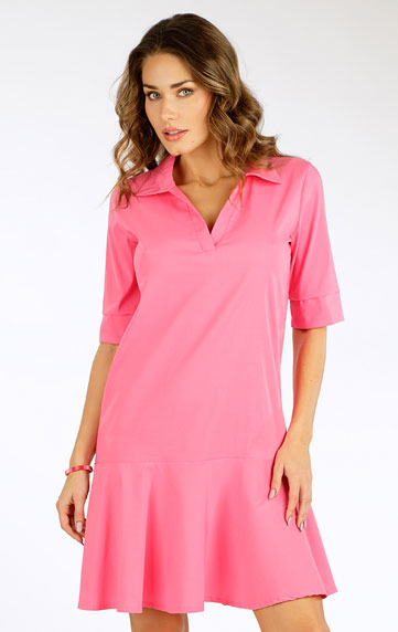 Women´s dress with short sleeves.