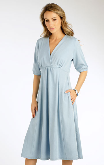 Women´s dress with short sleeves.