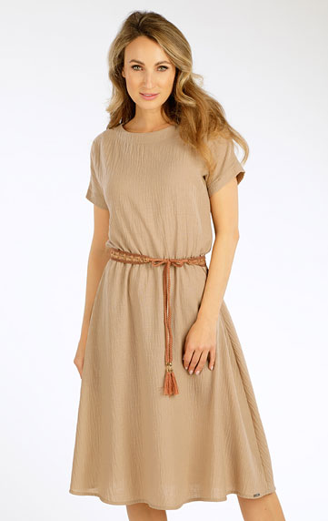 Women´s dress with short sleeves.