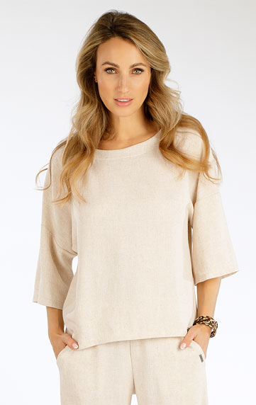 Women´s blouse with short sleeves.