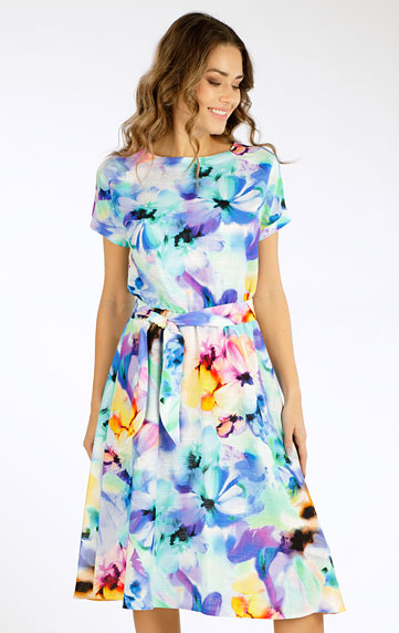 Women´s dress with short sleeves.