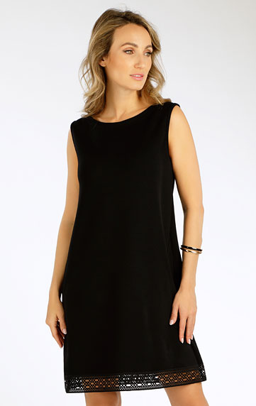 Woman´s sleeveless dress.