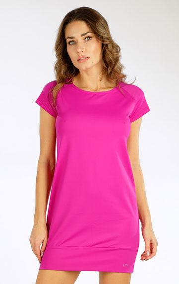 Women´s dress with short sleeves.