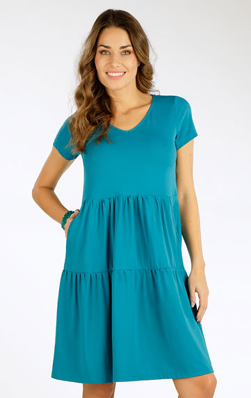 Women´s dress with short sleeves.