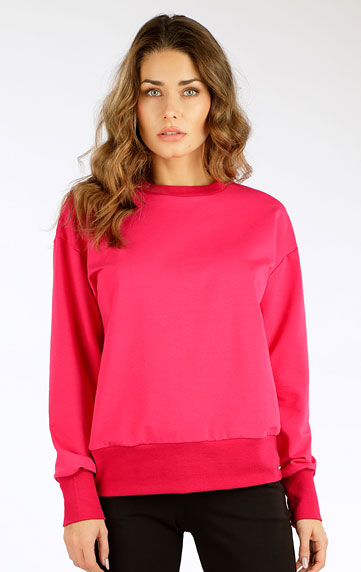 Women´s sweatshirt with long sleeves.