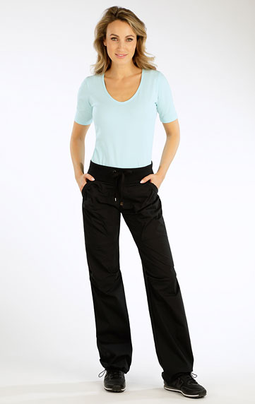 Women´s low waist long trousers.