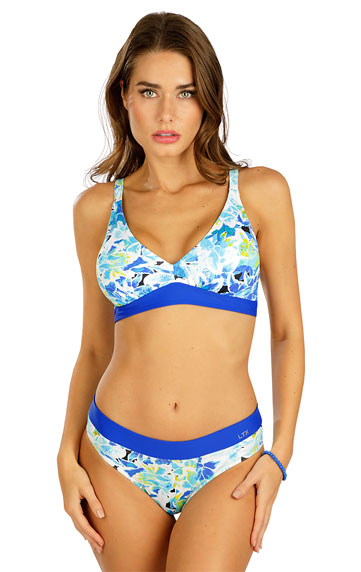 Bikini top with removable pads.