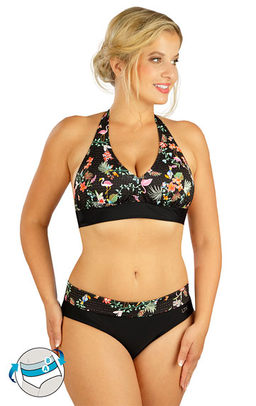 Low waist bikini bottoms.