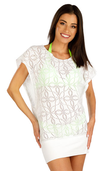 Beach tunic with short sleeves.