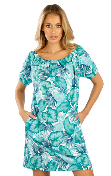 Women´s dress with short sleeves.