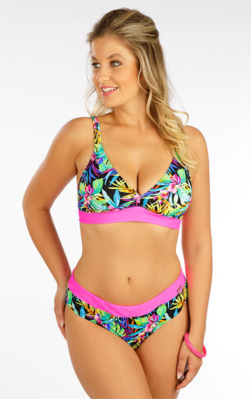 Bikini top with removable pads.