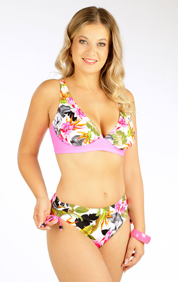 Underwired bikini top.