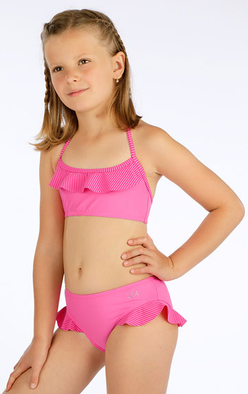 Girl´s low waist bikini panties.