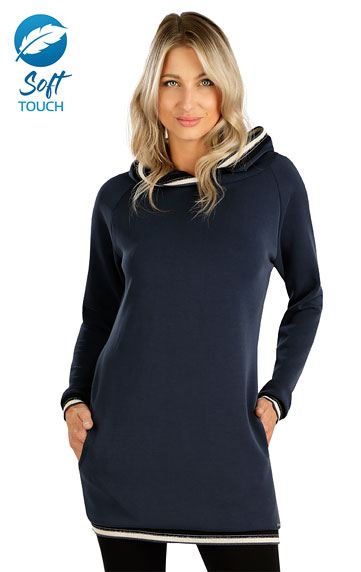 Sportswear > Women´s long sweatshirt with hood. 7C055