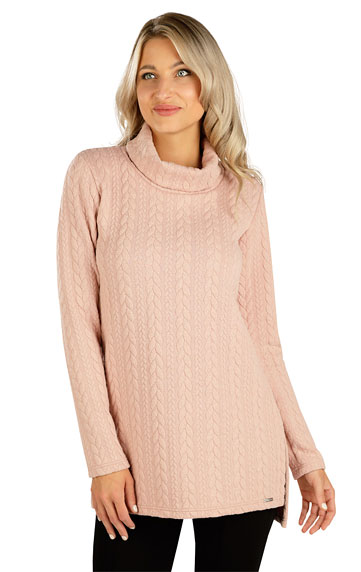 Women´s tunic with long sleeves.