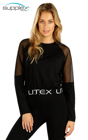 Women´s shirt with long sleeves.