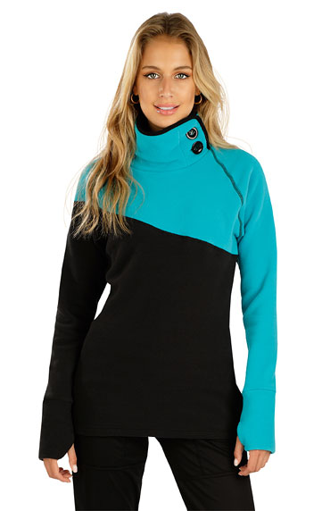 Women´s jumper with stand up collar.