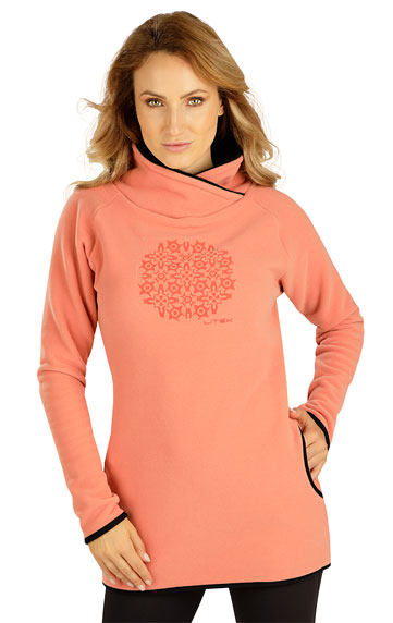 Women´s fleece sweatshirt.